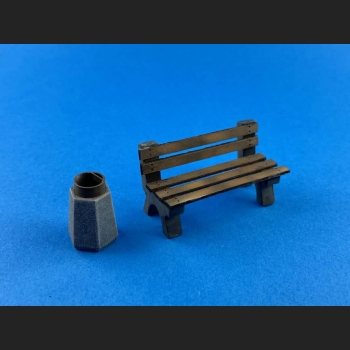 Ławki i śmietniki dworcowe