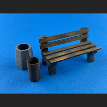 Ławki i śmietniki dworcowe