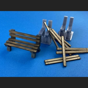 Ławki i śmietniki dworcowe